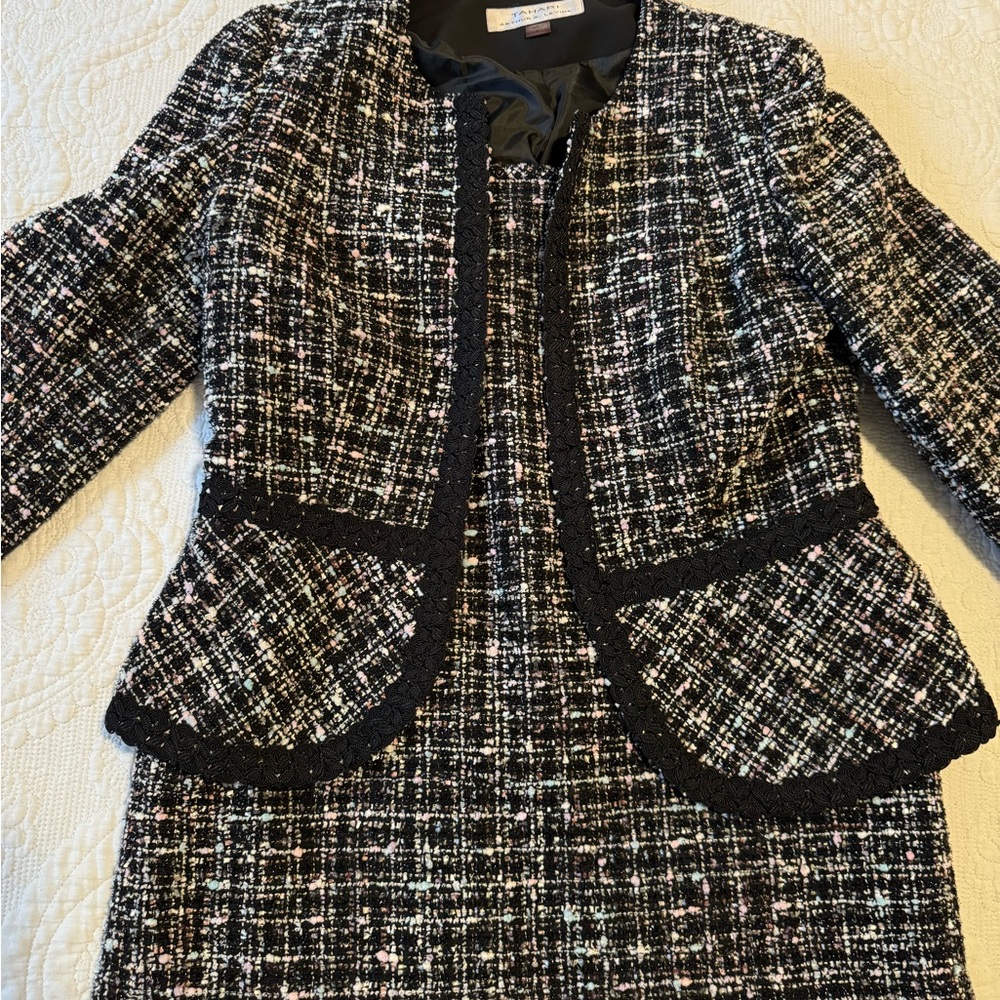 Tahari women’s two piece knit skirt suit.